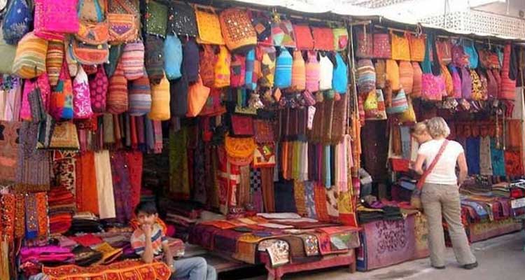 Market Marvels: Shopping Extravaganza on the Golden Triangle Route