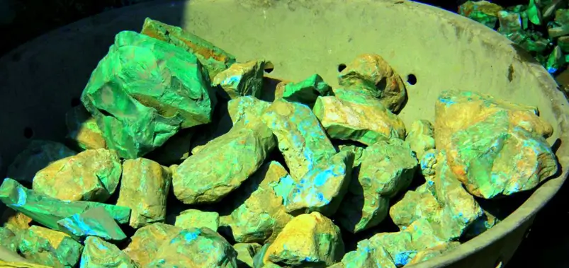 Rough vs Finished Gemstones in Jaipur