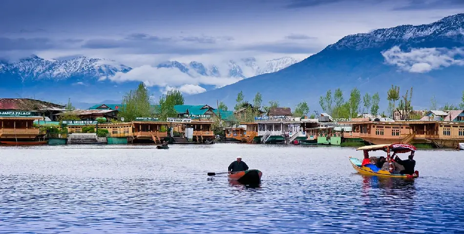 Kashmir Travel Guide | Himalayan Valleys, Lakes & Scenic Beauty