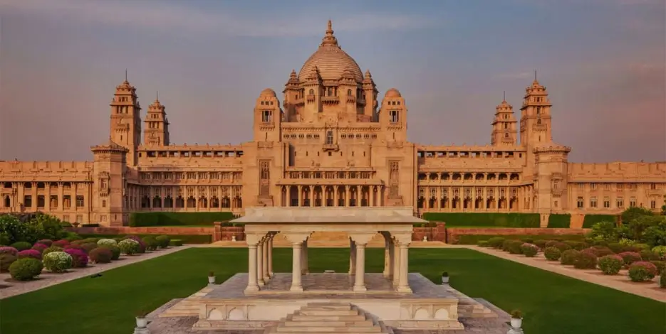 private-rajasthan-royal-palace-tour-with-golden-triangle
