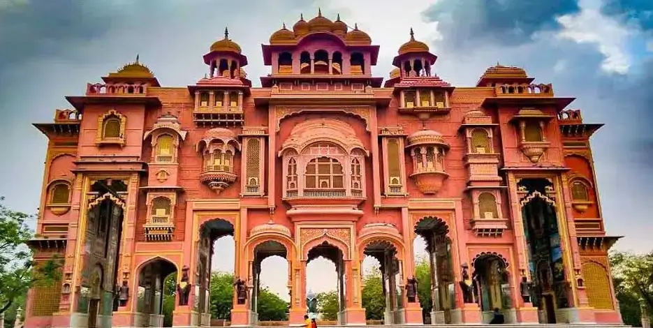 8 Days Golden Triangle with Mumbai – Heritage & Metropolitan Experience