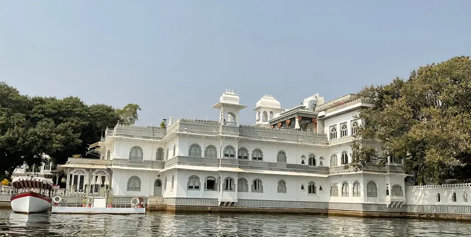 golden-triangle-udaipur-lake-palace-tour-india