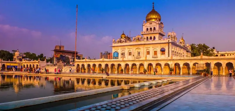 The First Impression: Arriving at Bangla Sahib