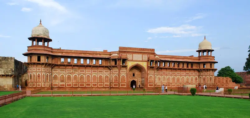 Jahangiri Mahal β The Oldest Palace Inside the Fort
