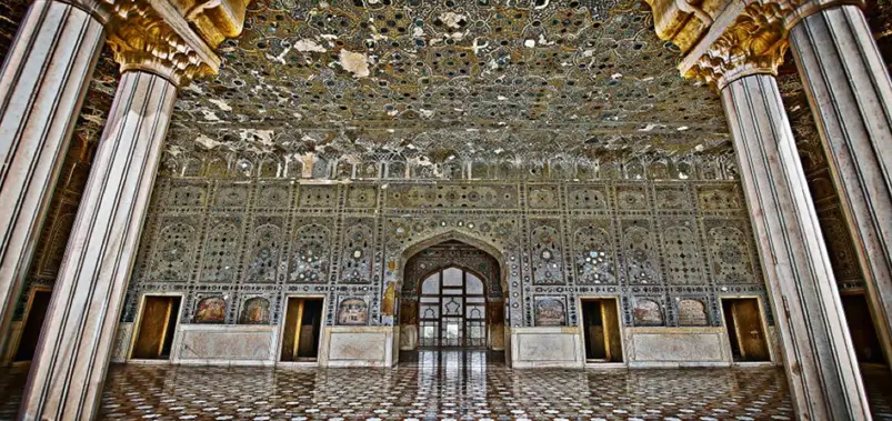 Sheesh Mahal β The Palace of Mirrors