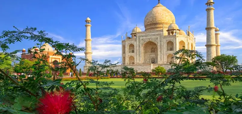 Photographing People at the Taj Mahal