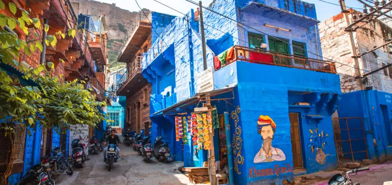 Blue Houses, Heat and Traditional Architecture
