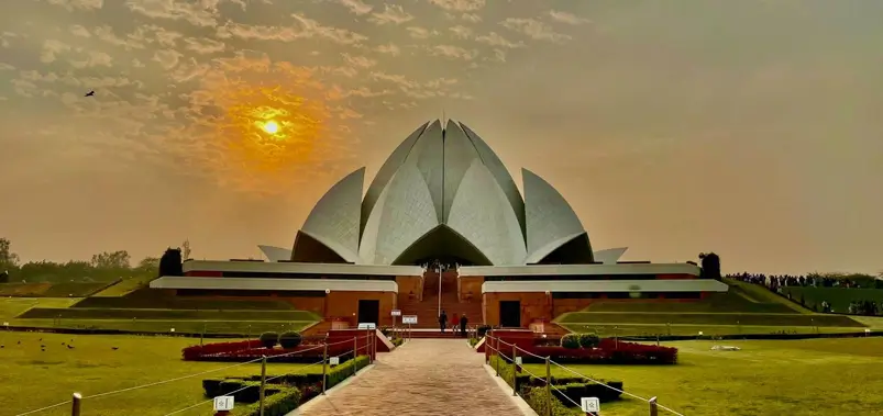 Lotus Temple at Sunset: Why Many Travelers Prefer Evening Visits