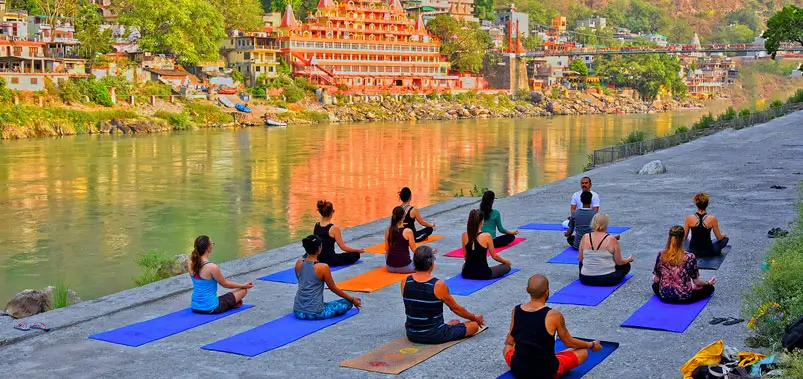 rishikesh ganges yoga session temple view