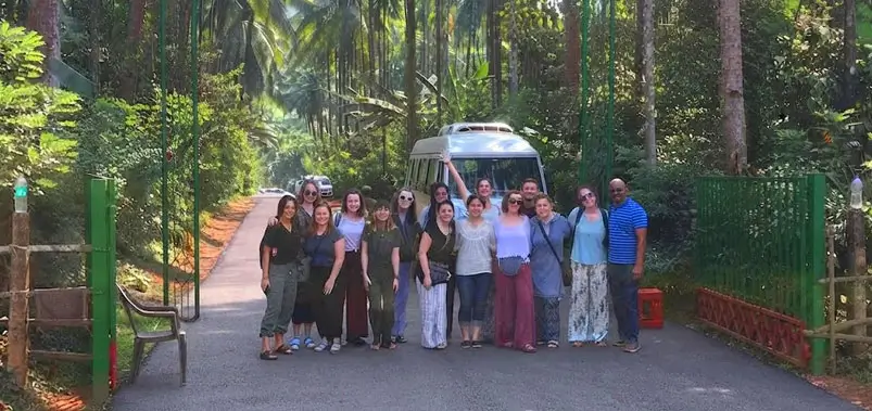 Choosing the Right Tempo Traveller for Ten People